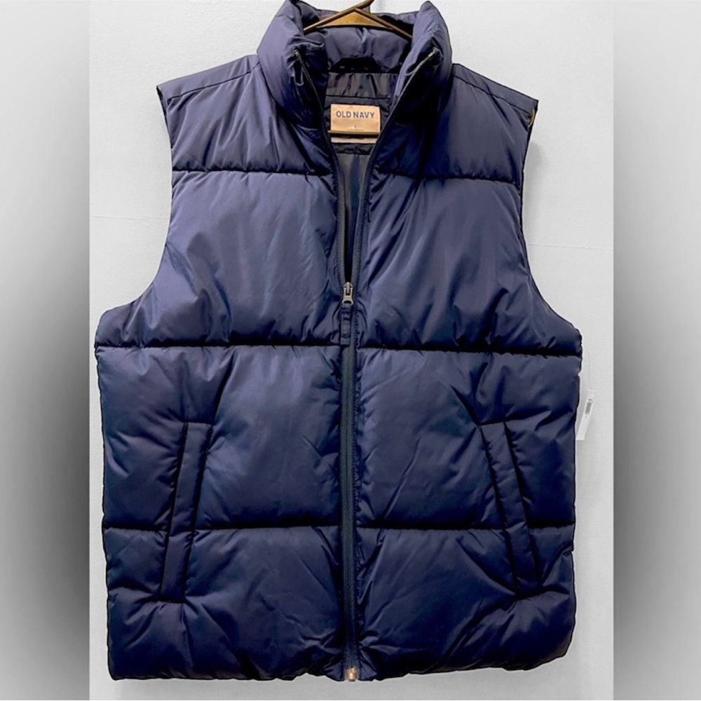 Old Navy Men’s Puffer Vest. Size small.